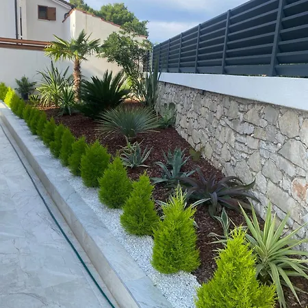 Maris Villa *